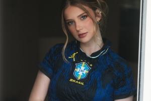 世界杯社交盛宴：马丁内利女友展现绝美气质，胡梅尔斯女友看台成焦点