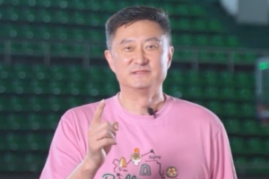 杜锋邀你加入华师:昔日带队靠经验,今朝学心理学提升沟通效能