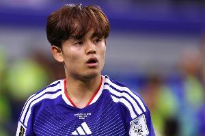 日本足协公布久保建英左膝受损，未透露具体伤势但球员暂不离开球队