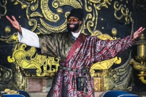 绿军小编中文水平不低？球队社交媒体分享照片：龙布朗即Dragon Brown
