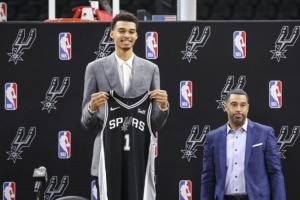 杨毅:马刺五冠时期引发的NBA市场效应不及尼克斯、湖人、绿军和勇士