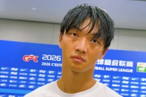 首球告破，杨明洋遗憾三分未满，教练强调前插重要性
