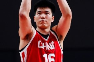 不知所言！焦泊乔替补仅5分钟便累积3犯，数据栏均为0，正负值却高达+7