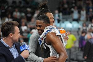 名记怒斥:福克斯签下的NBA合同堪称史上最糟糕!绝无仅有!