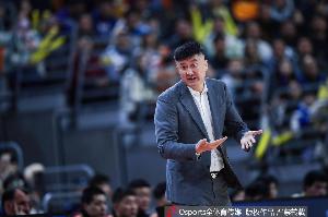 媒体人:尽管杜锋存在诸多问题,但他当年率队对抗日本的表现堪称得心应手