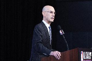 萧华喜不自胜！NBA目前盈利如何？上赛季收入达116.8亿美元！