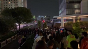墨西哥球迷深夜在英酒店外鼓噪，安保未采取行动