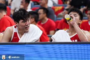 王俊杰与杨瀚森均感不适且焦急,杨瀚森表现未必优于徐昕