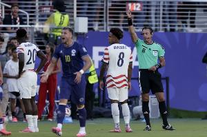 白宫直接电话FIFA请求重新审视巴洛贡红牌事件，FIFA坚称未受影响