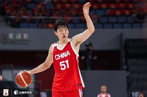 杨瀚森连得分数!媒体人评论:日本终于见识到NBA首轮新秀内线实力