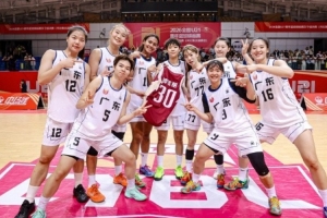 广东U21女篮团结一心,勇攀高峰,奋力拼搏,荣获冠军荣耀