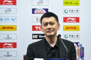 杨鸣表示：世界杯中场，众多前锋或渴或饿纷纷登场，谁还记得后卫呢？