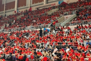 中国男篮主场遭遇日本惨败,沈阳奥体中心球迷集体离场